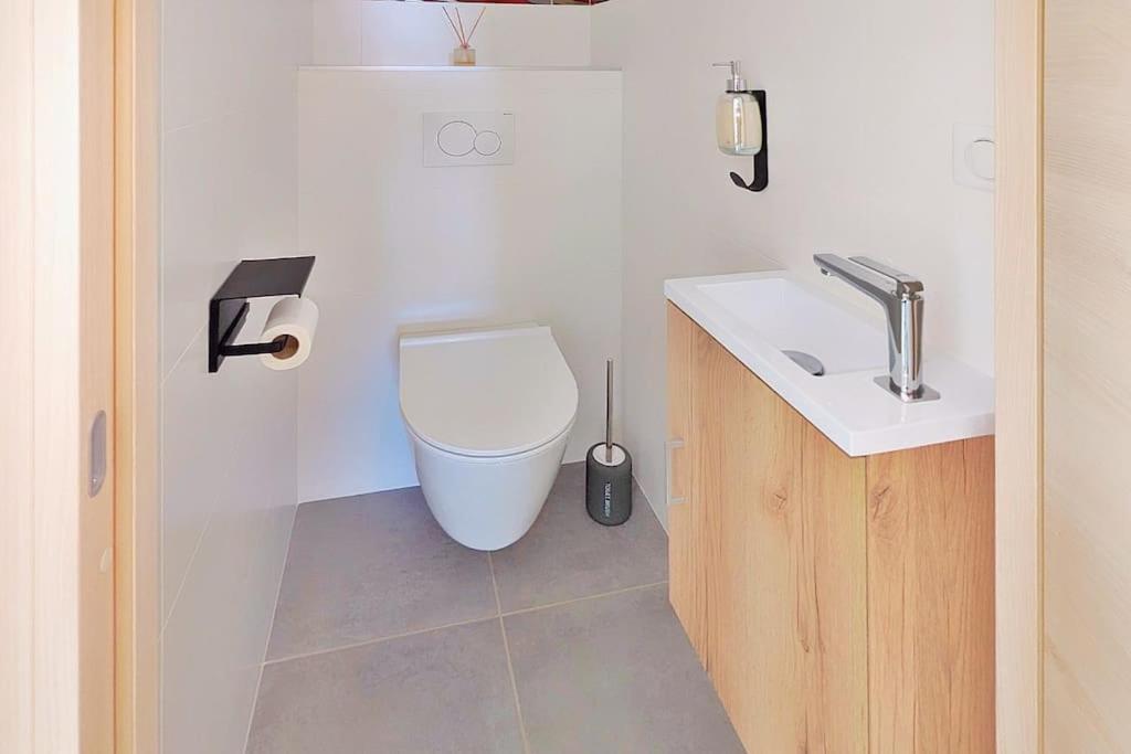 Appartement Pour 3 Personnes Sur La Plage Les Pieds Dans Leau 坡隆维茨普尔扎伊 外观 照片